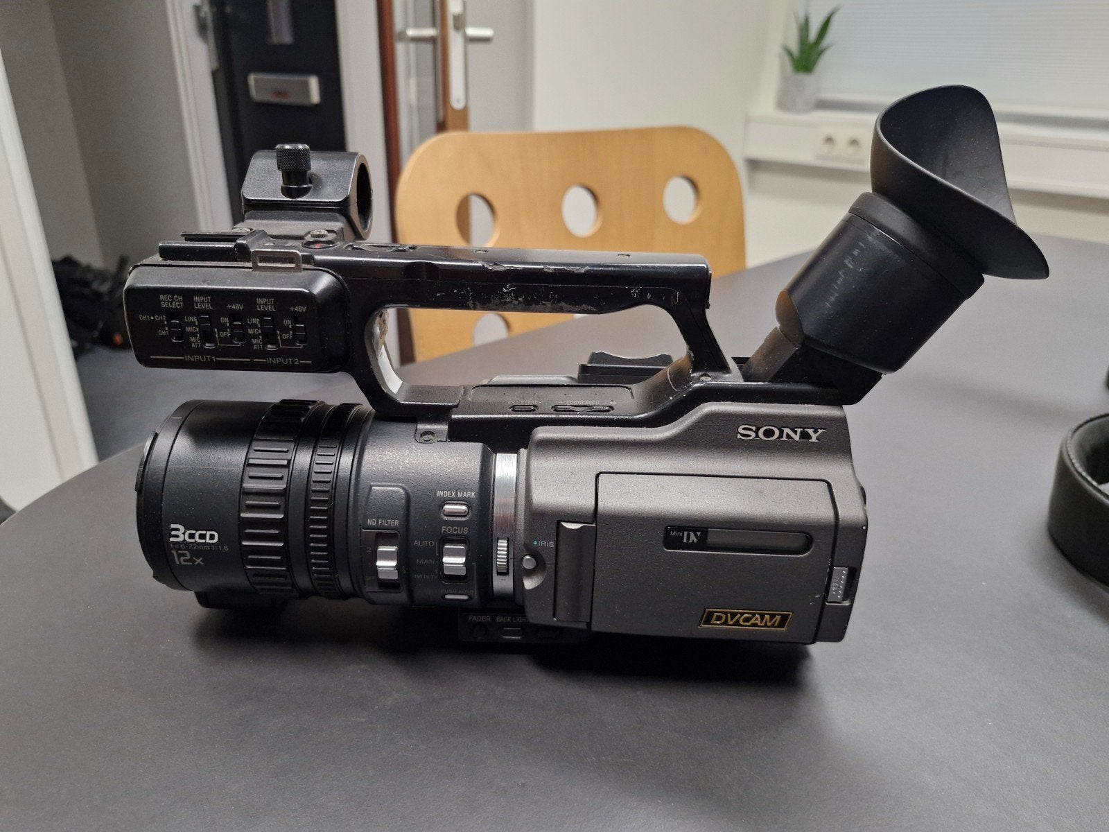 Sony DVCAM 3CCD Camcorder met 12x optische zoom, Ophalen of Verzenden, Sony, 20x of meer