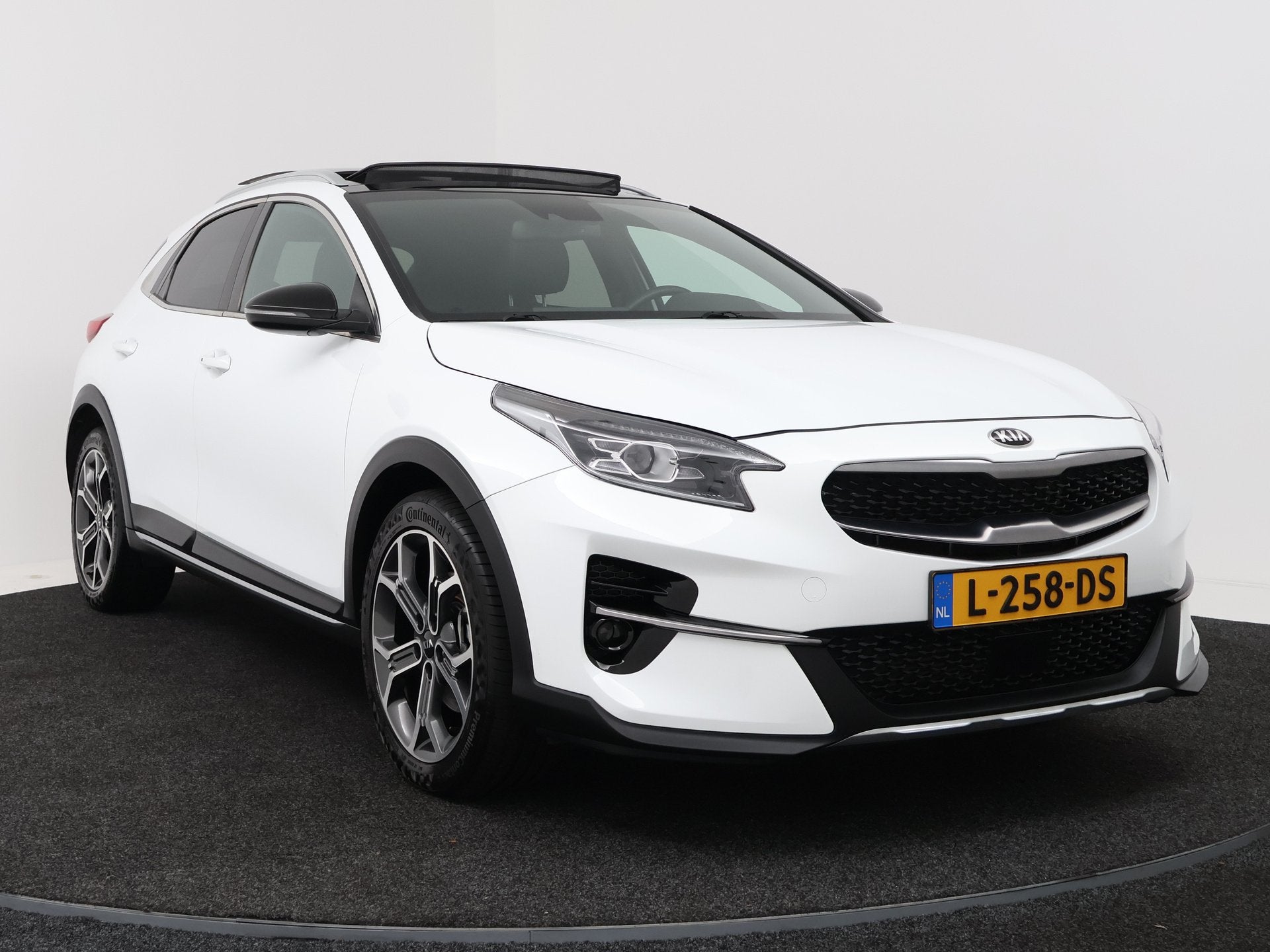 Kia Xceed 1.5 T-GDI MHEV DynamicPlusLine Style Pack Elektris, Auto's, Gebruikt, 4 cilinders, Leder en Stof, Wit