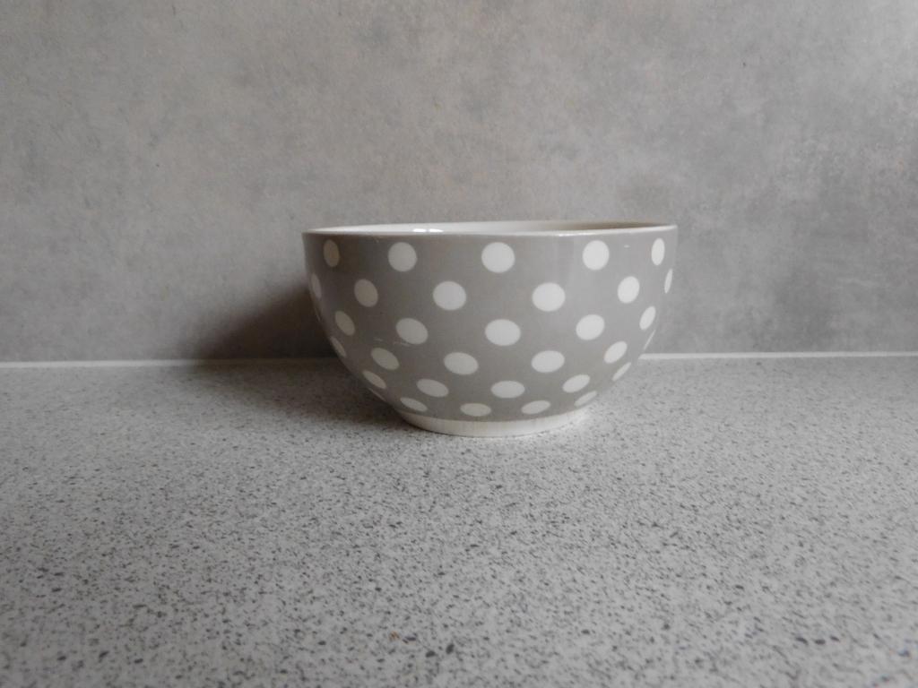 Kom 6,5x12 cm. Polkadot Natuurlijk Gewoon Leuk Yvon Jaspers, Huis en Inrichting, Ophalen of Verzenden, Zo goed als nieuw, Kom(men)
