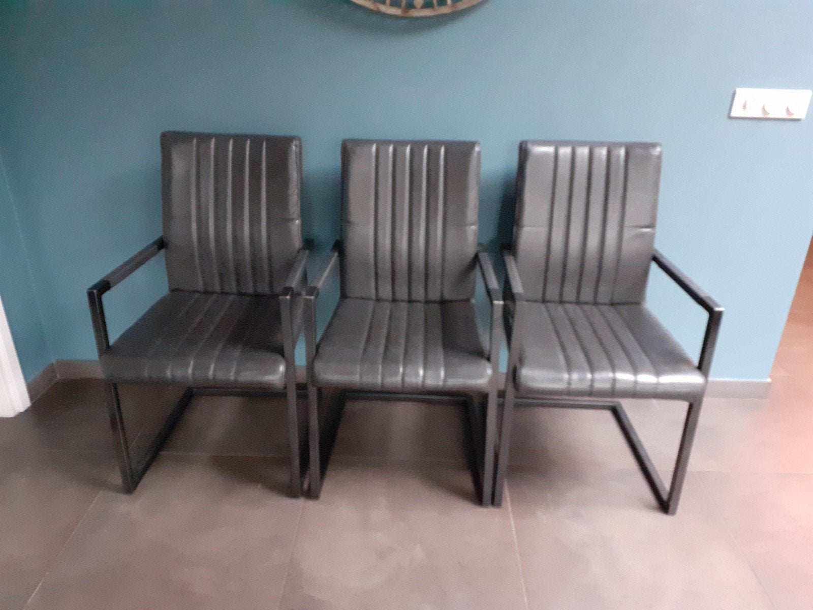 3 nette eetkamerstoelen. €15 per stuk. Alle drie voor €40., Huis en Inrichting, Stoelen, Ophalen, Gebruikt, Drie, Metaal