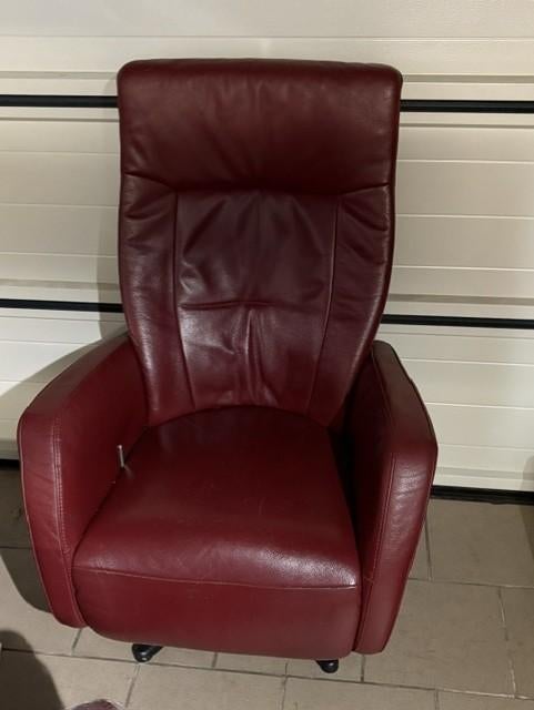 Comfortabele rode leren fauteuil met draaivoet, Huis en Inrichting, Fauteuils, Ophalen, Gebruikt, 75 tot 100 cm, Leer