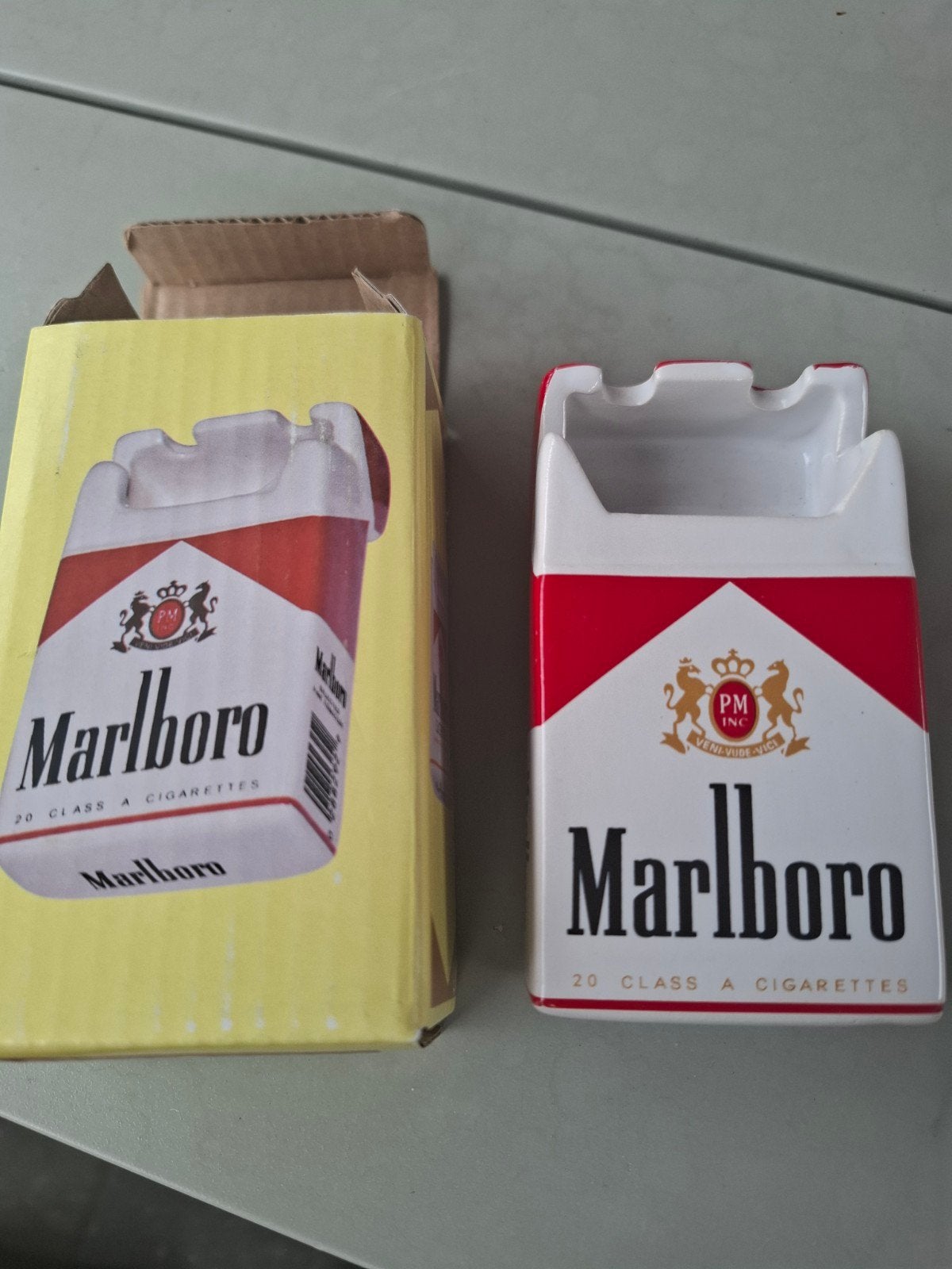 Marlboro sigarettenpakje asbak, Ophalen of Verzenden, Nieuw, Asbak