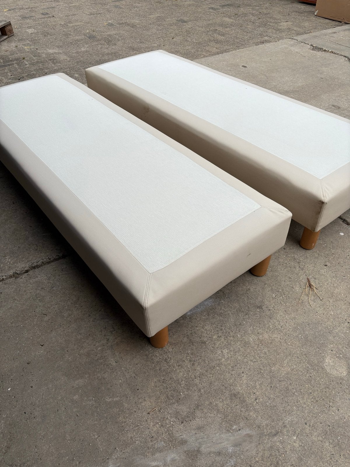 Twee eenpersoons boxsprings - 70x200 cm, Huis en Inrichting, Slaapkamer | Boxsprings, Ophalen, Gebruikt, G, G