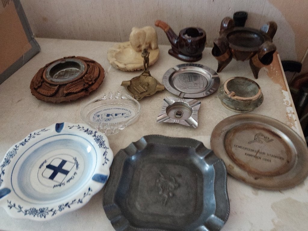 Doos  12 Oude asbakken Doos   2, Verzamelen, Ophalen of Verzenden, Zo goed als nieuw, Asbak