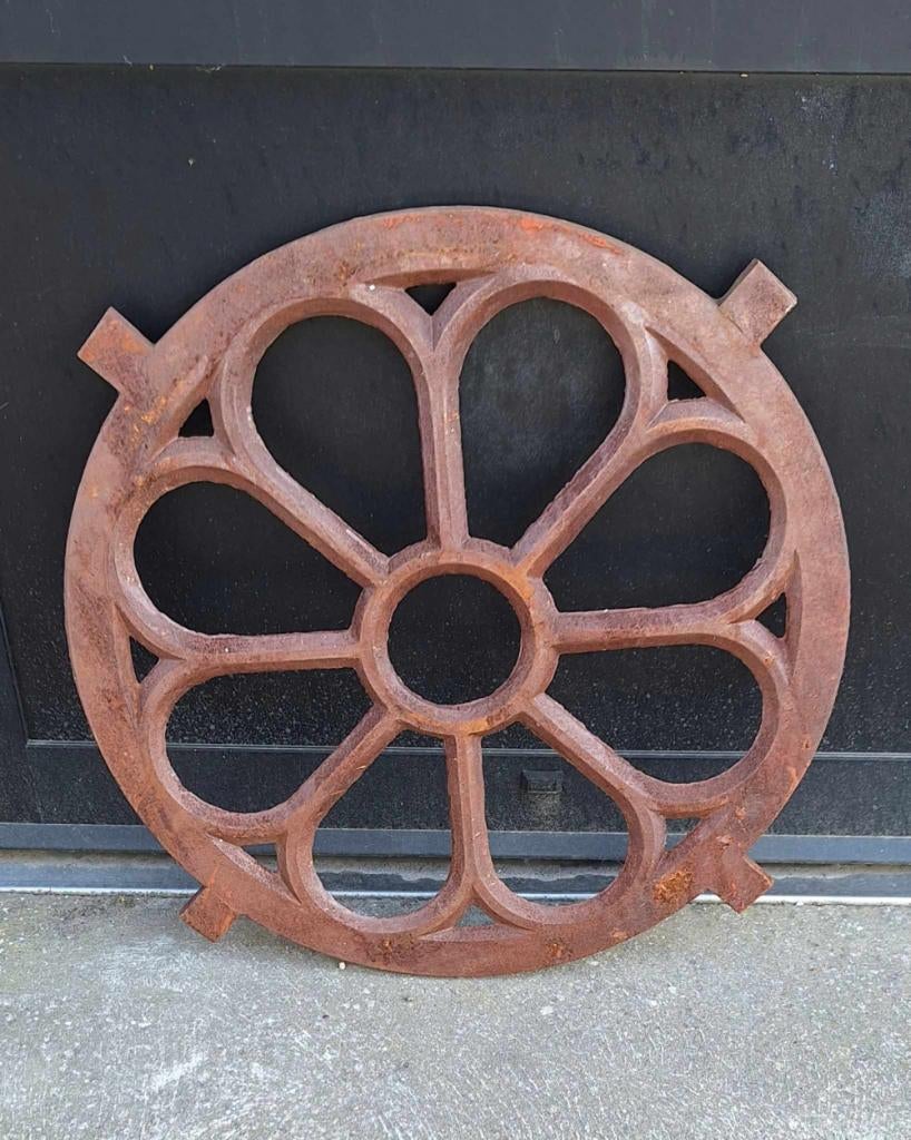Rond gietijzeren stalraam als deco of voor gebruik., Doe-het-zelf en Verbouw, Glas en Ramen, Ophalen, Minder dan 80 cm, Overige typen