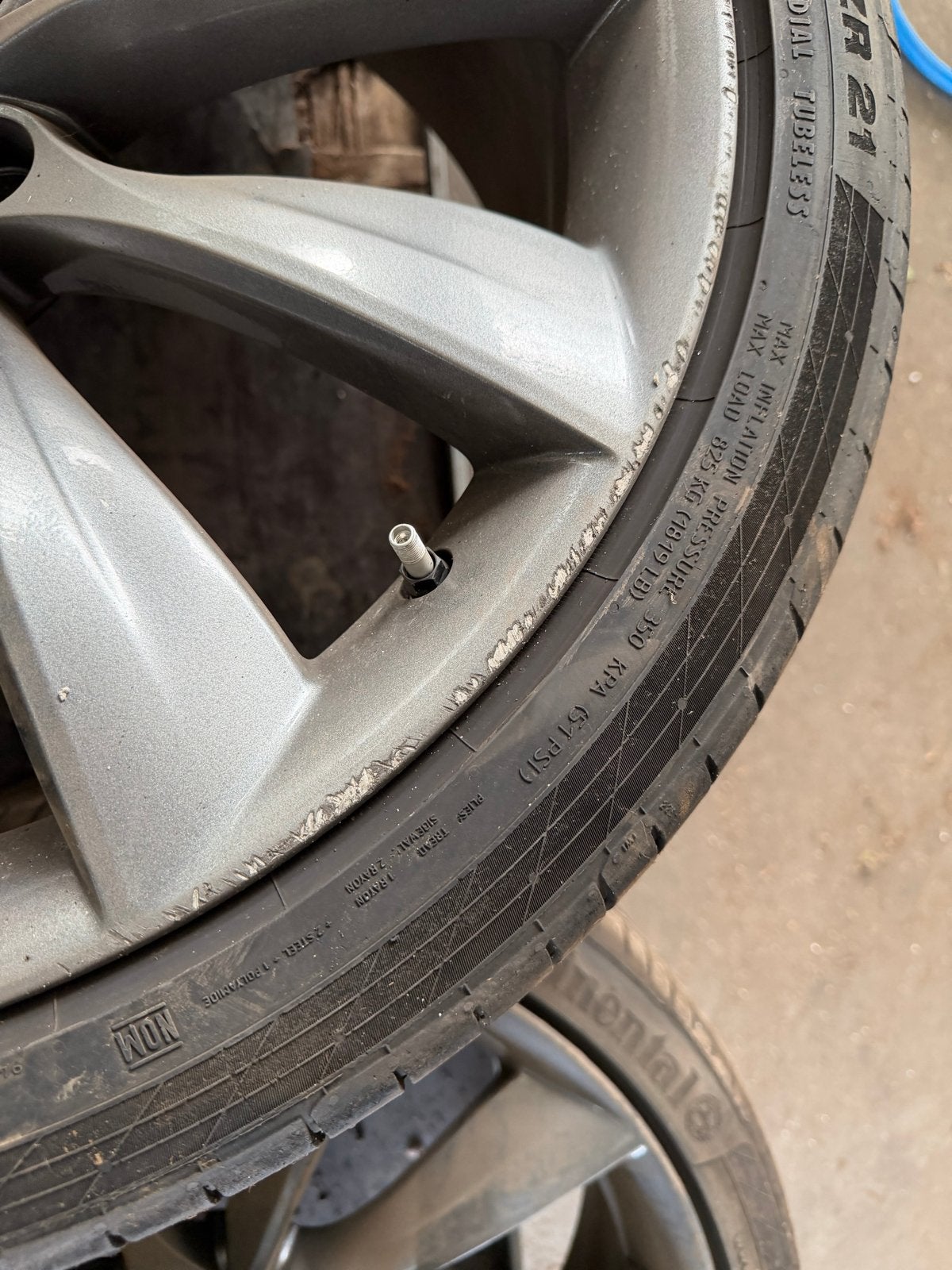 Set van 3 (of 4) 21 inch Tesla Model S velgen