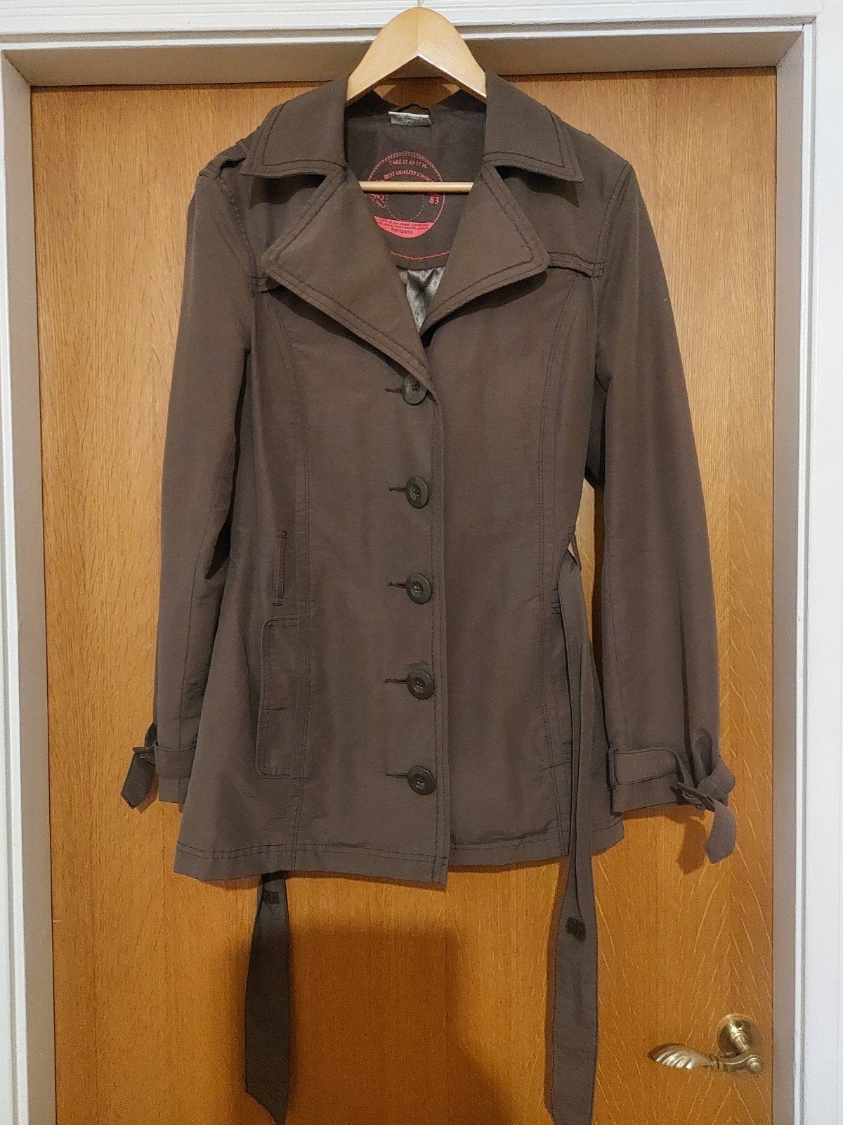 korte bruine trenchcoat maat 38 in goede staat, Ophalen of Verzenden, Zo goed als nieuw, Maat 38/40 (M), Bruin