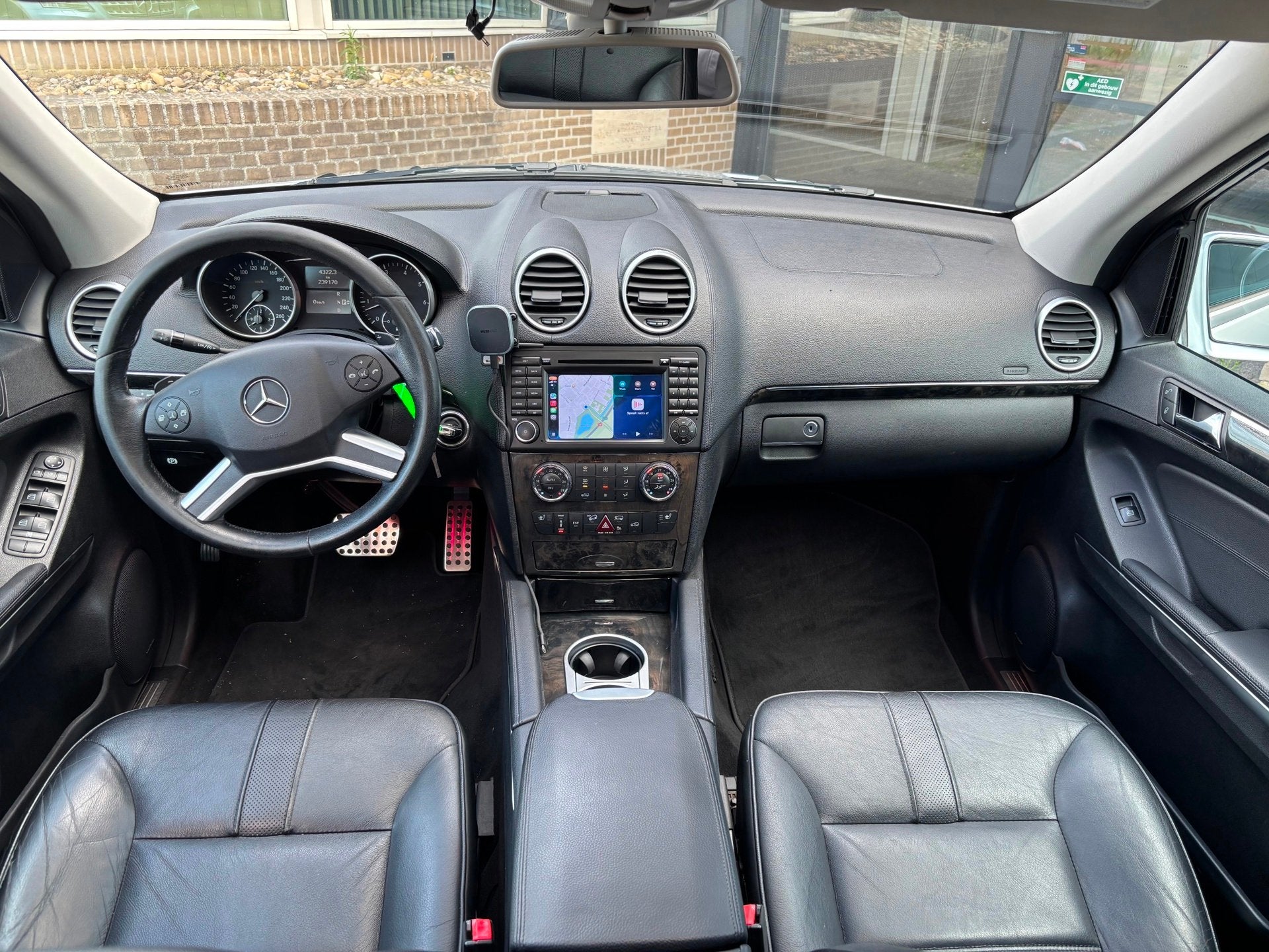 Mercedes-Benz M-klasse 350|Carplay|H&K|Luchtvering|Trekh., Auto's, Mercedes-Benz, Automaat, Gebruikt, Zwart, Leder