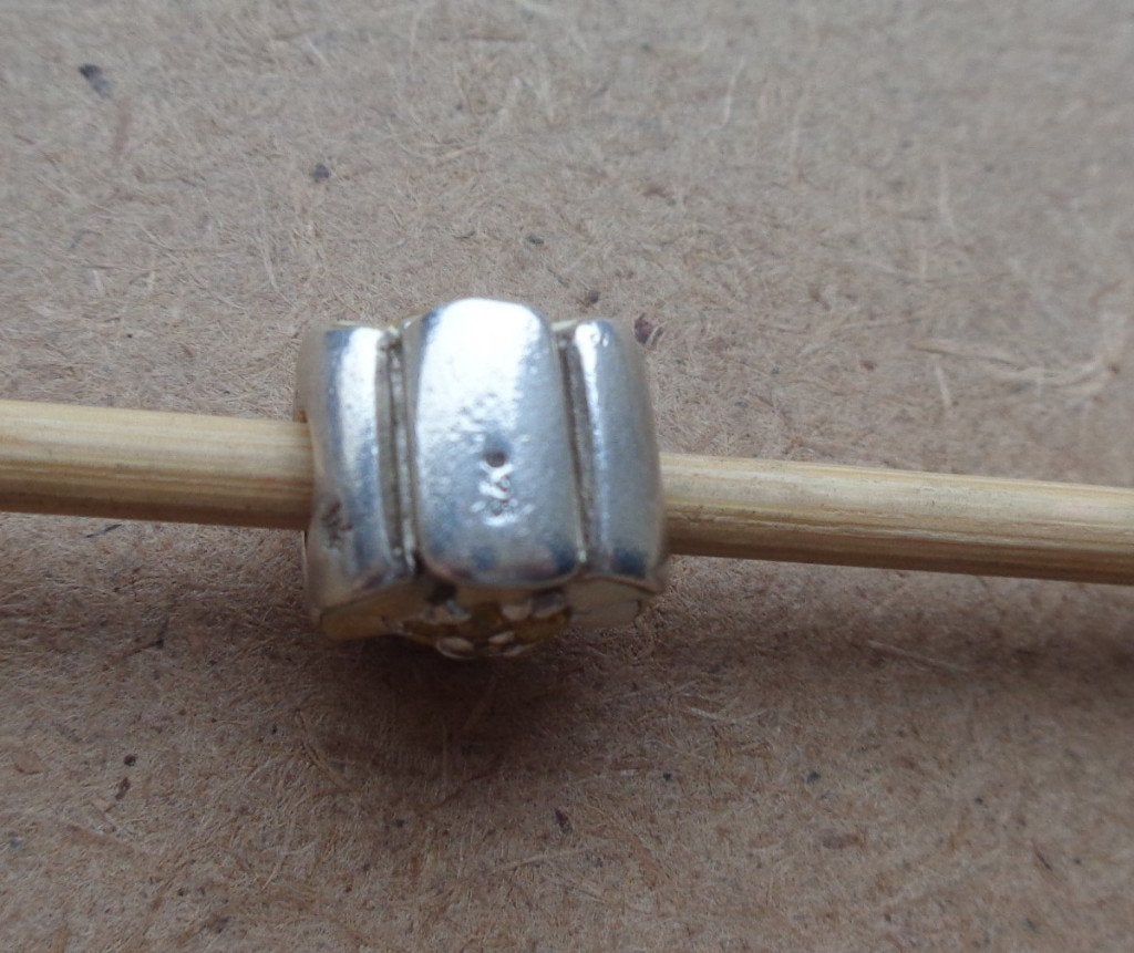 zilveren bedel wit blad met gele zirkonia steentjes [993], Overige merken, Verzenden, Zo goed als nieuw, 1 bedel