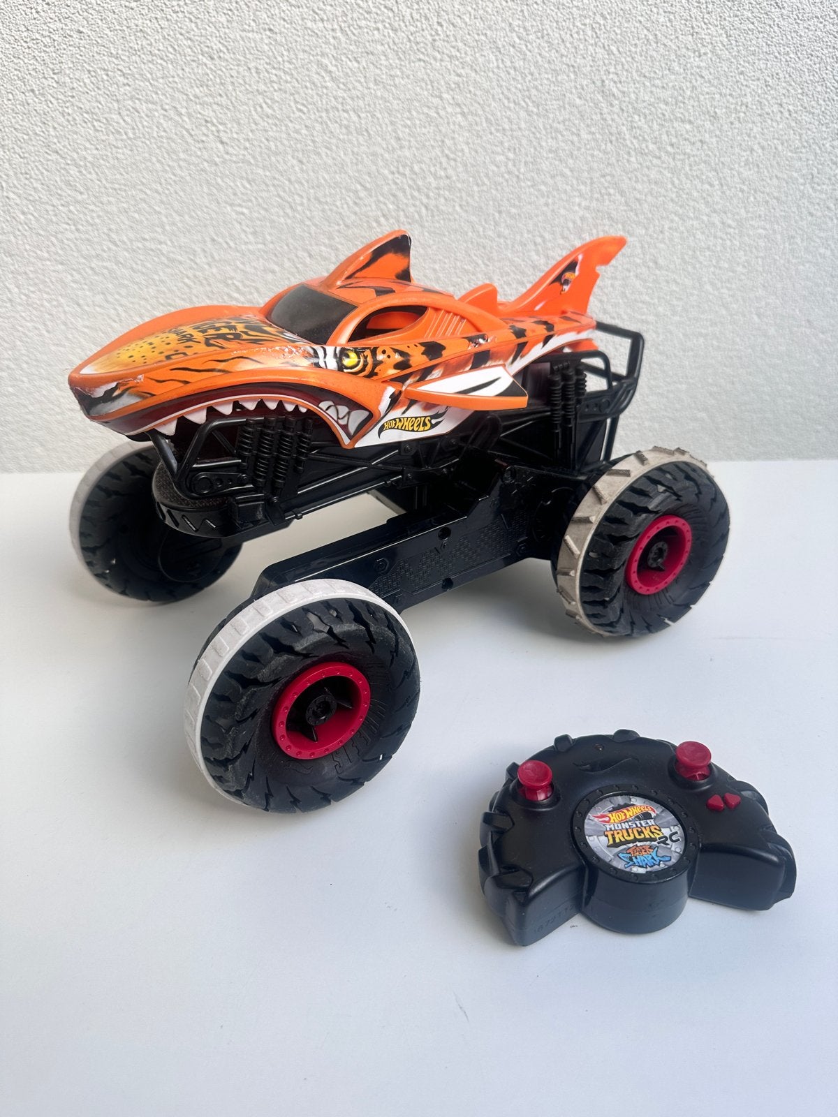Hot Wheels Monster RC Tiger Shark, Auto offroad, Zo goed als nieuw, RTR (Ready to Run), Overige schalen