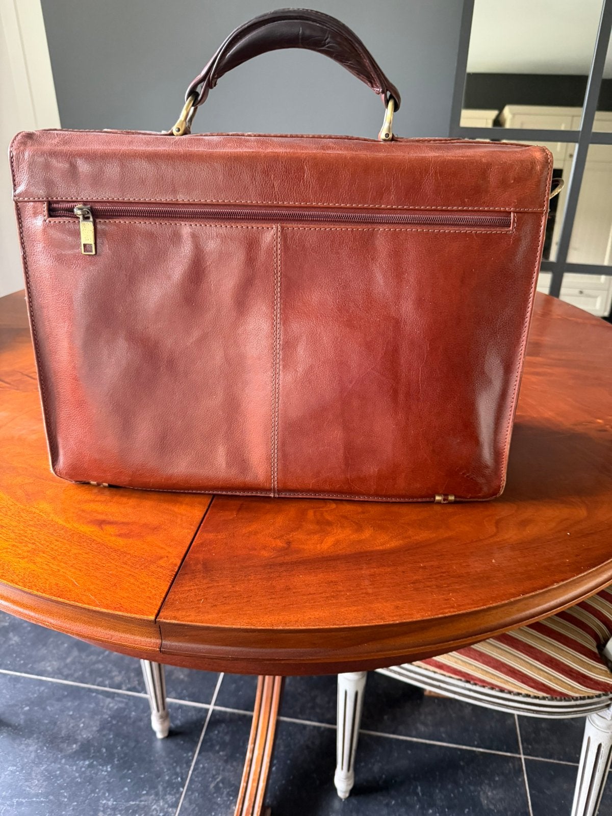 Bruin/rood leren akte tas, Ophalen, Slot, Zo goed als nieuw, Minder dan 35 cm