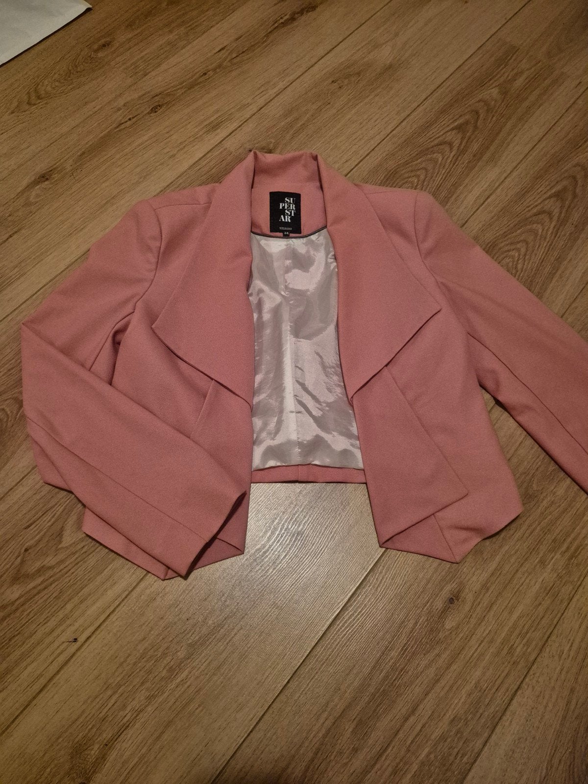 Zalmkleurig kort colbert jasje Superstar maat 38, Kleding | Dames, Jasjes, Kostuums en Pakken, Maat 38/40 (M), Ophalen of Verzenden