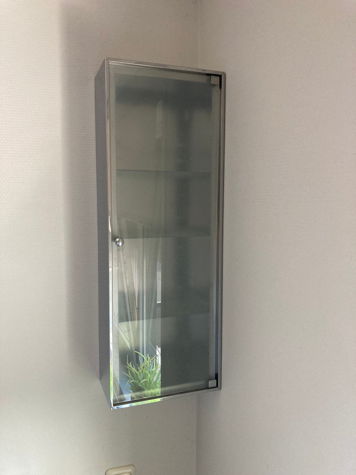 Ikea badkamer kast metaal met glazen deur, Minder dan 50 cm, Overige typen, Ophalen of Verzenden, Minder dan 100 cm