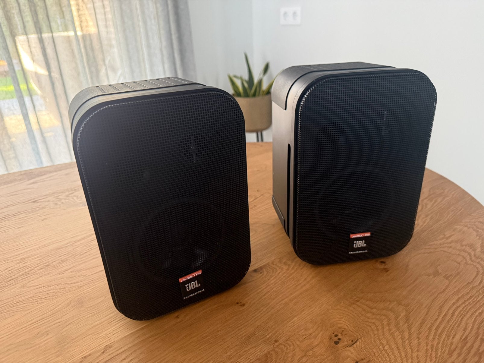 Set van JBL 1 PRO speakers inclusief originele ophangbeugel, Ophalen of Verzenden, Zo goed als nieuw