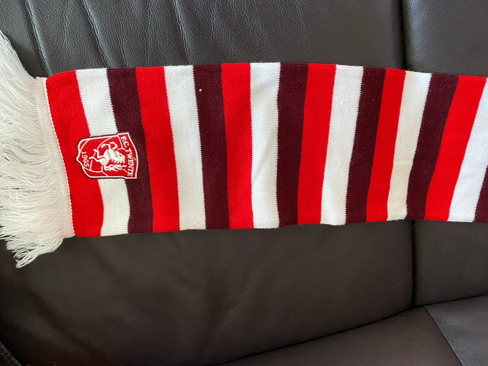FC Twente Sjaal - Rood/Wit/Bordeaux gestreept, Ophalen of Verzenden, Gedragen, Sjaal