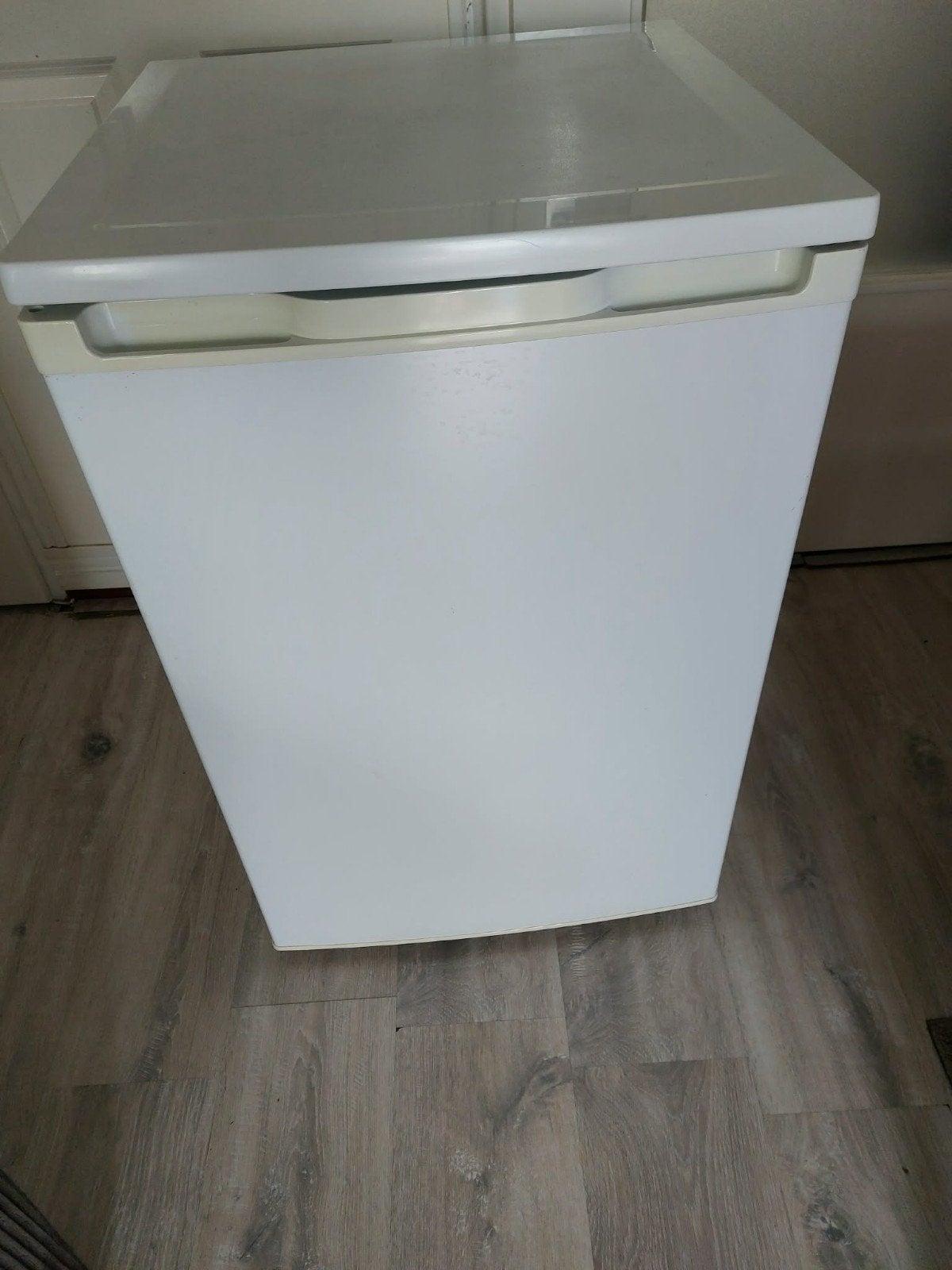 ZGN goedwerkende tafelmodel koelkast met energieklasse A++., Ophalen, Minder dan 85 cm, 100 tot 150 liter, Zo goed als nieuw