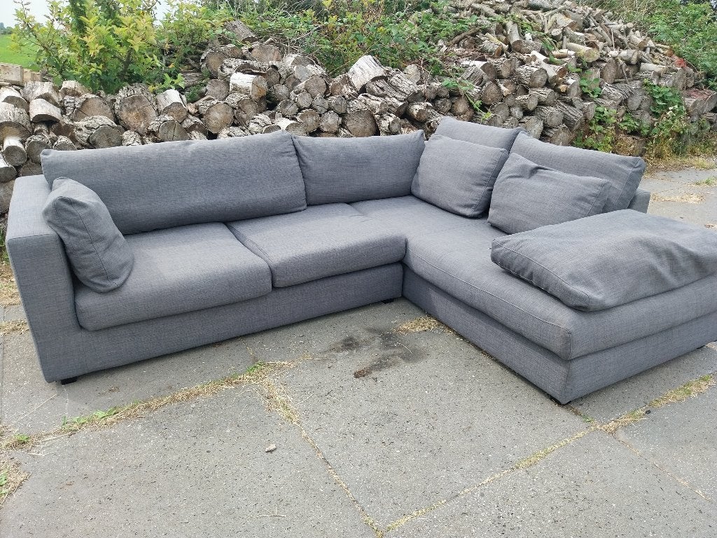 Fijne grijze hoekbank met kussens, Fijne grijze hoekbank met kussens, 250 tot 300 cm, 100 tot 125 cm, Hoekbank