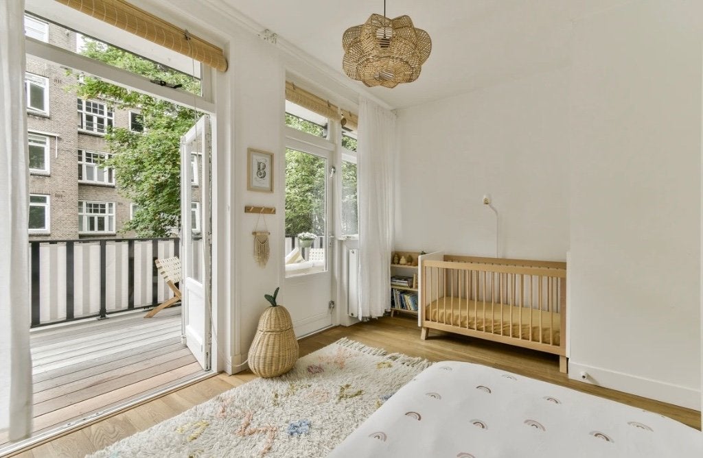 Beautiful white and wooden cot with mattress, Kinderen en Baby's, Babywiegjes en Ledikanten, Ophalen, Gebruikt, Ledikant