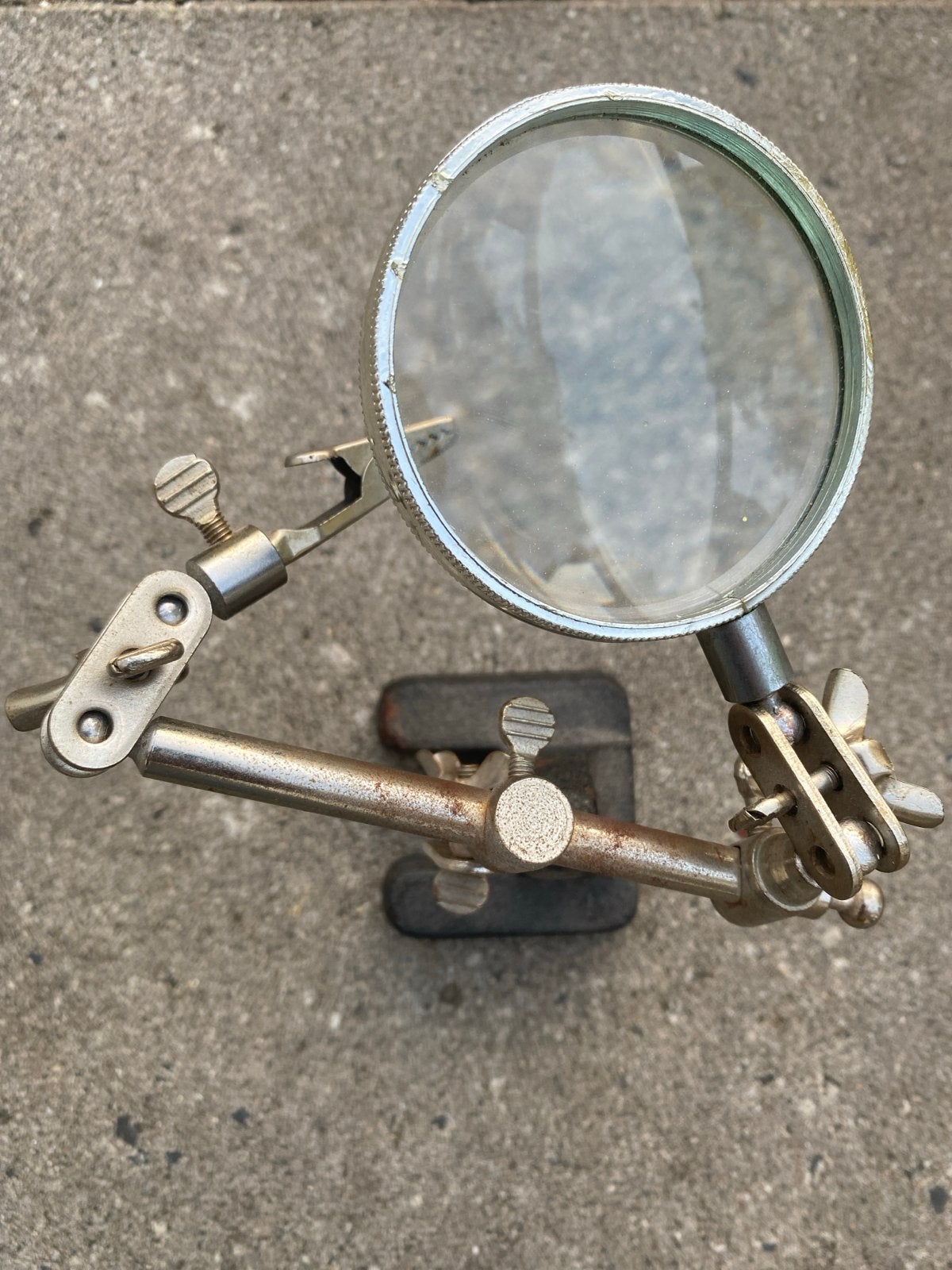 Vergrootglas met standaard en klemmen, Ophalen of Verzenden, Gebruikt, Vergrootglas of Loep