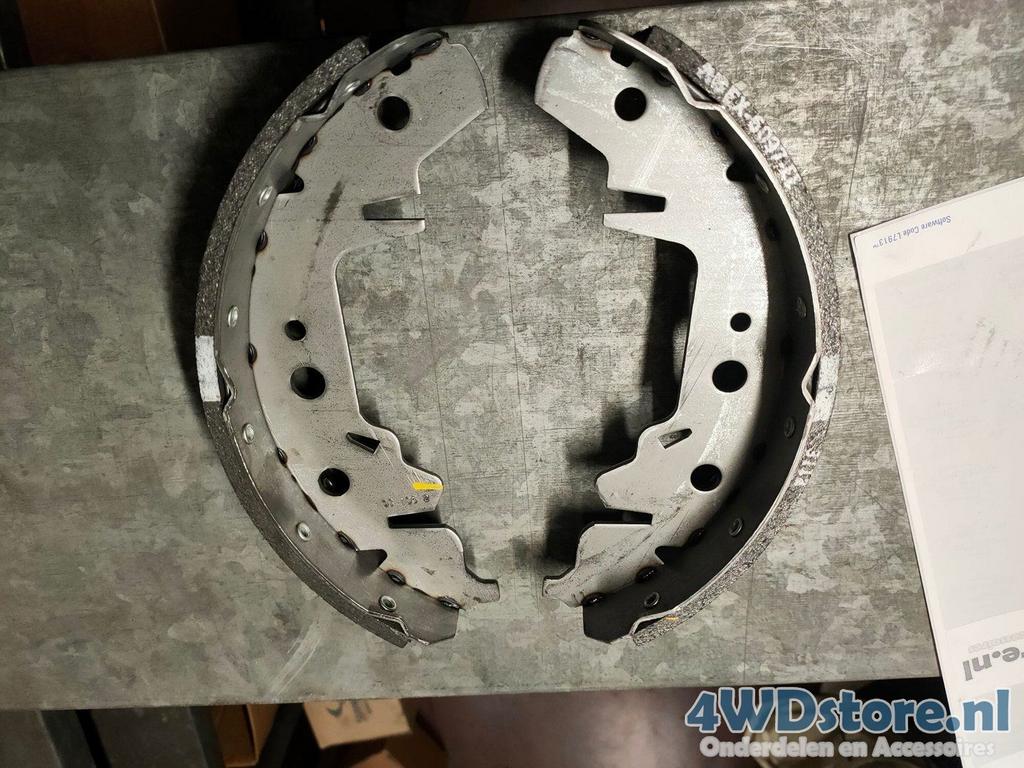 Chrysler Voyager Remschoenset 04883833AA, -, Nieuw, Ophalen of Verzenden, -