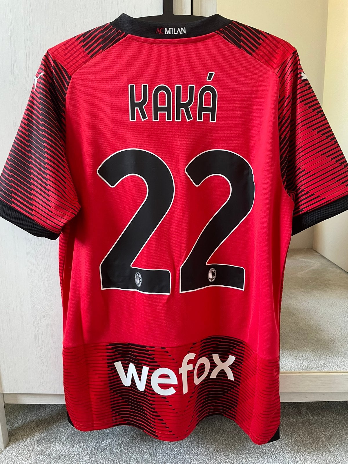 AC Milan 2023/24 Thuisshirt–Kaká #22 – Nieuw met kaartjes –M, Ophalen of Verzenden, Zo goed als nieuw, Buitenlandse clubs, Shirt