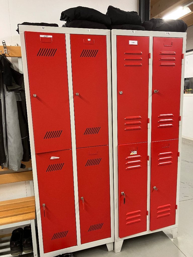 Kleedruimte kastjes lockers 12x, Ophalen, Gebruikt