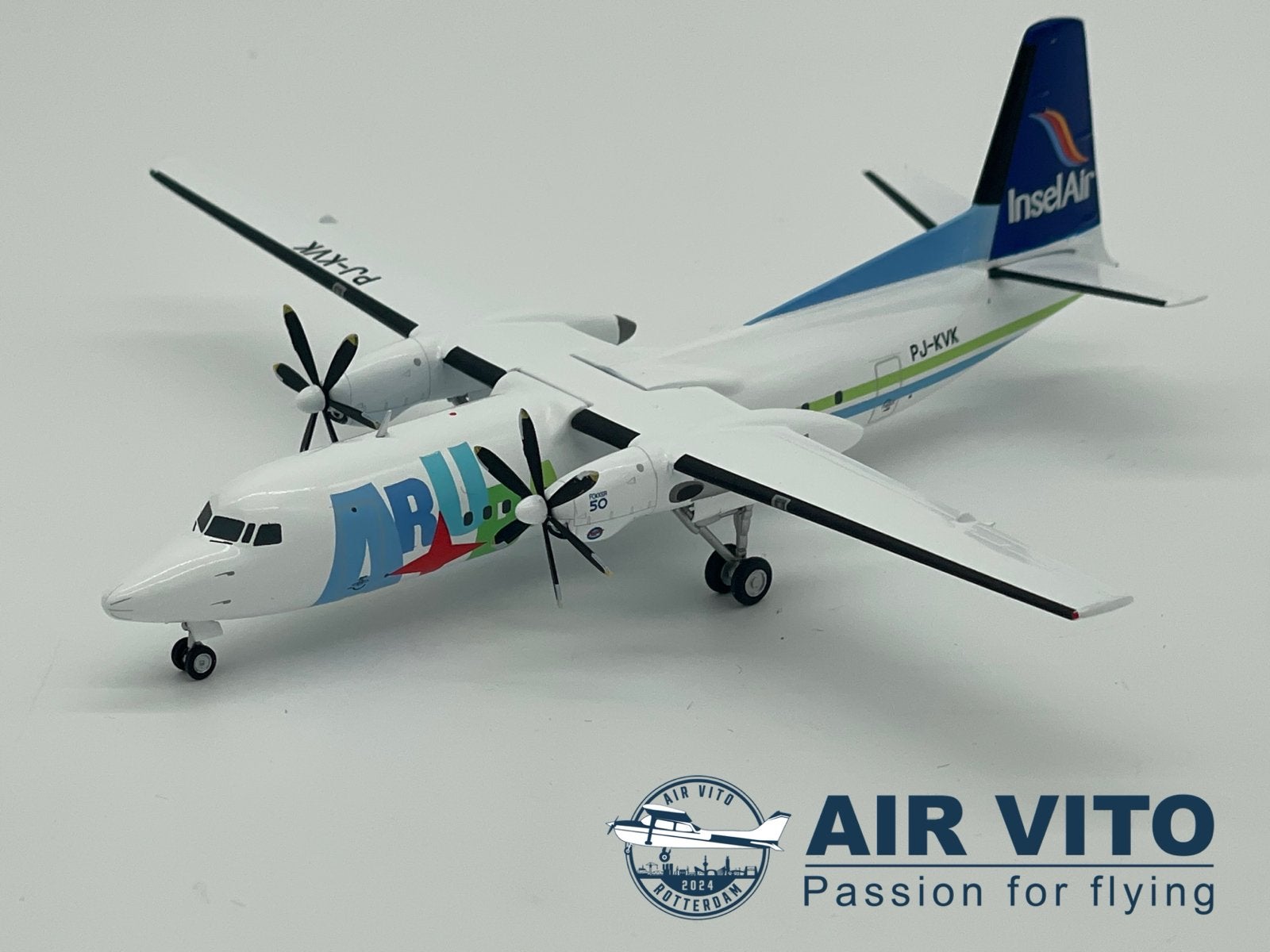 Air Aruba Fokker 50 Herpa Wings schaalmodel 1:200 nieuw, 2992jb, Schaalmodel, Ophalen of Verzenden, Operations@airvito.com