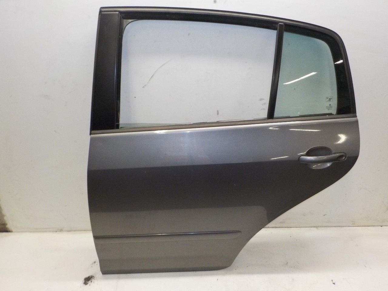 Portier links achter Volkswagen Golf, Onderdelen@venauto.nl, Van der Ven Autorecycling B.V., Gebruikt, Ettenseweg 76, 4706 PB Roosendaal, The Netherlands