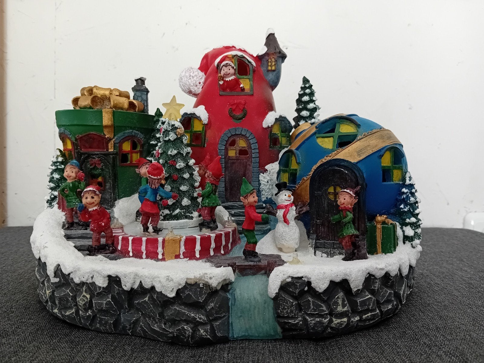 Kerstdorp met elfjes., Ophalen, Zo goed als nieuw