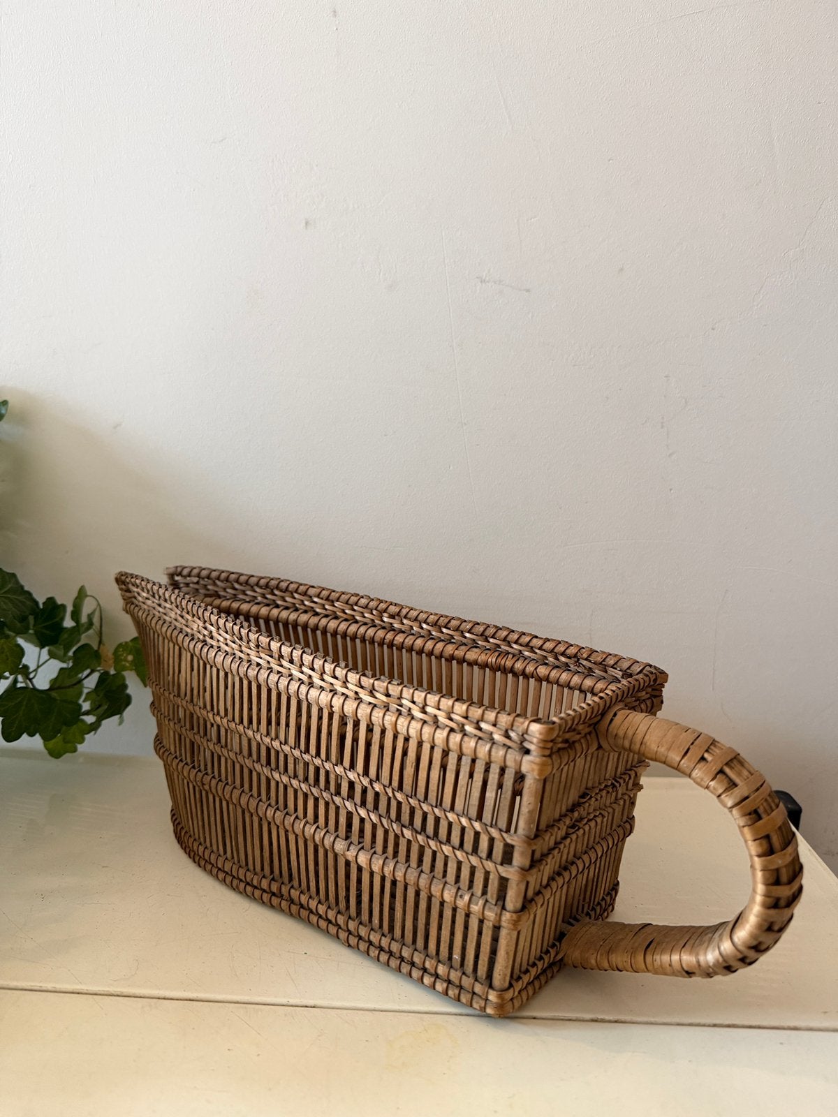 Schenkmand rotan vintage voor wijn, Ophalen of Verzenden