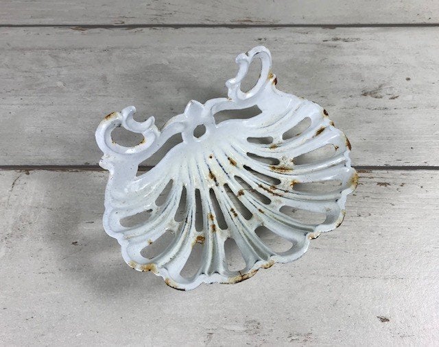 Frans wit geëmailleerd gietijzeren zeepbakje schelpvormig, Antiek en Kunst, Curiosa en Brocante, Ophalen of Verzenden