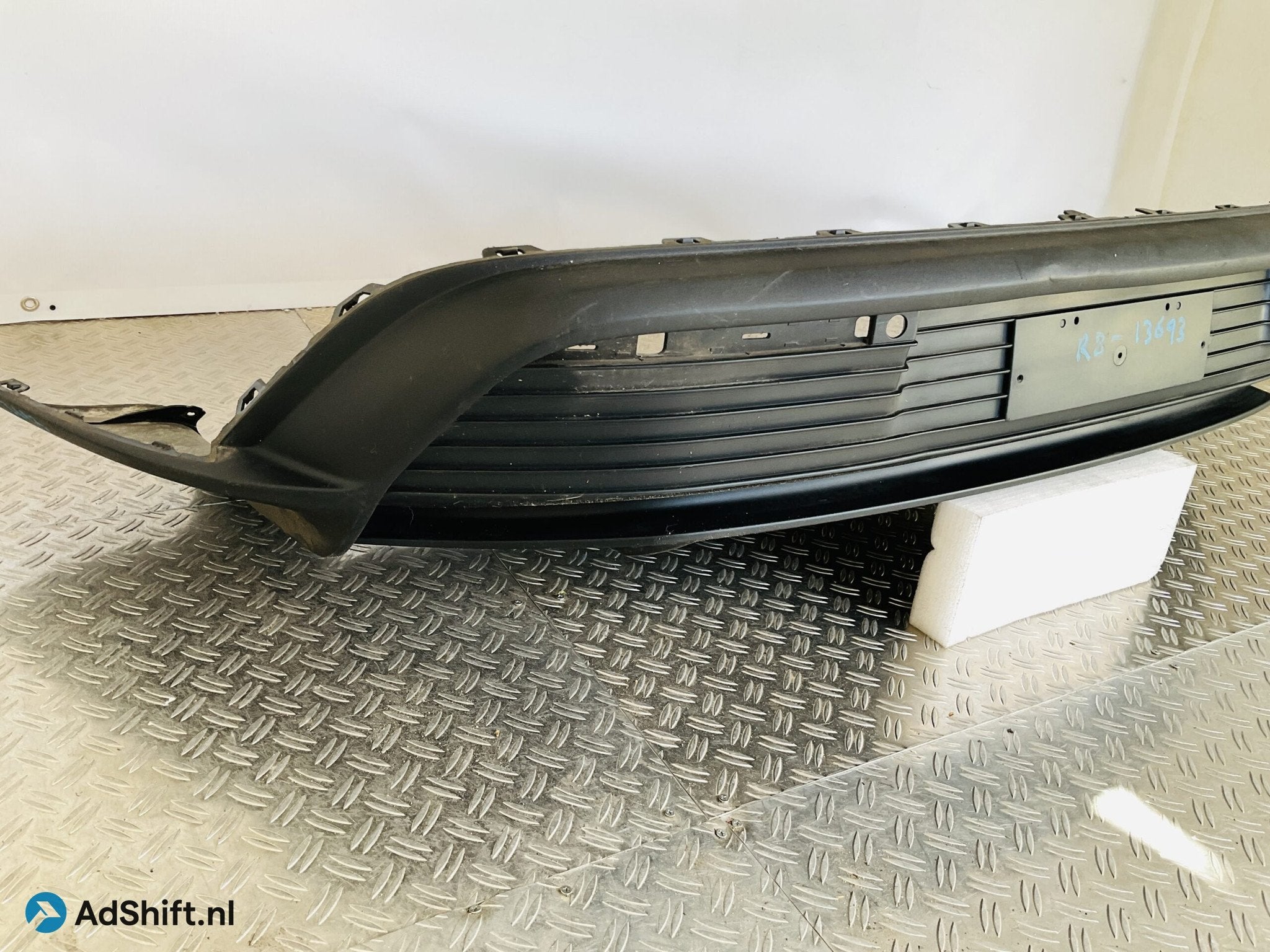 Bumper Porsche Taycan 9J1 pdc 9J18079831 Achterbumper 1-R8-1, Bumper