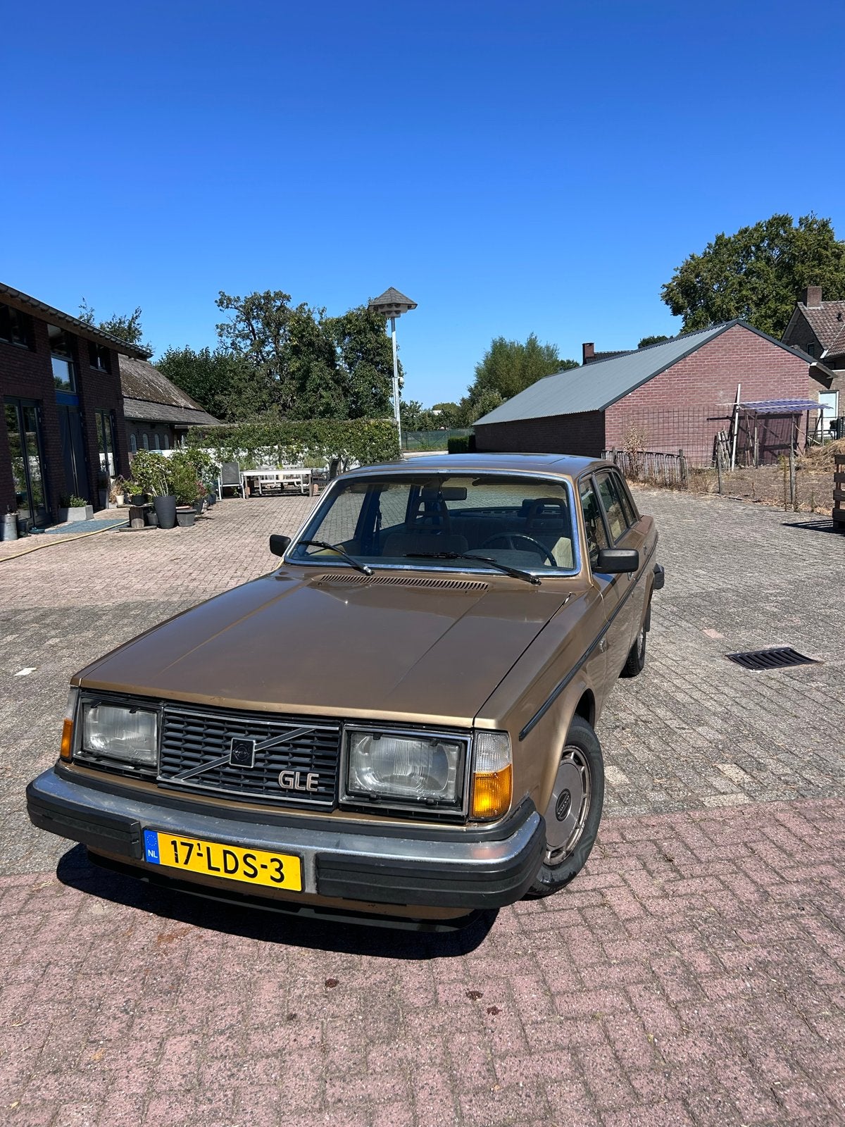 Volvo 244 1978, Beige, 122 pk, Geel, 690 kg