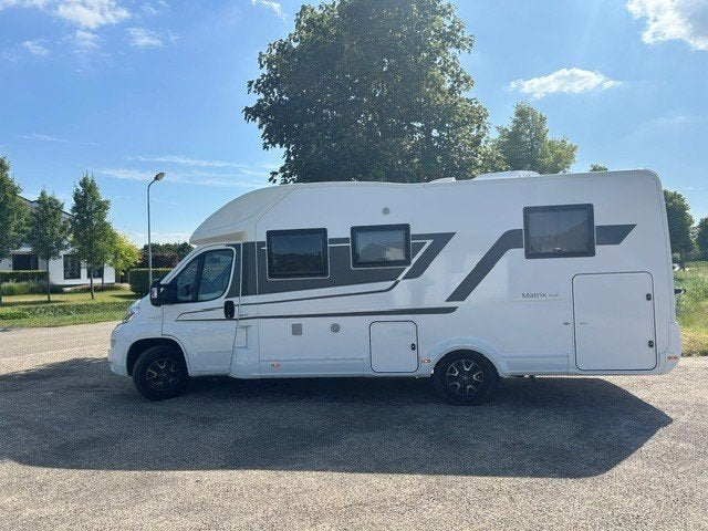 Adria Matrix 670SC plus met Queensbed, Fiat, 7 tot 8 meter, Particulier, Adria