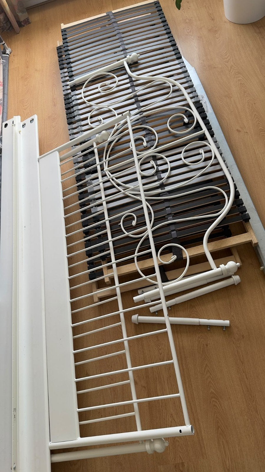 Wit metalen bedframe met lattenbodem - 140x200 cm, Ophalen, Gebruikt, Wit, Tweepersoons