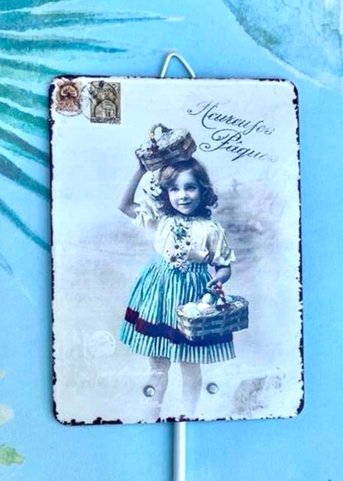 Brocante WANDHANGER van meisje eieren in mandje 🧺, Ophalen of Verzenden