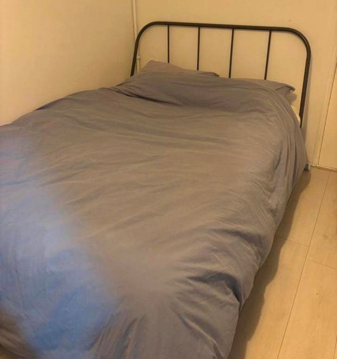 Skorva bed van 140x200cm, inclusief twee Lönset lattenbodems, Ophalen, Tweepersoons, 140 cm, Zo goed als nieuw