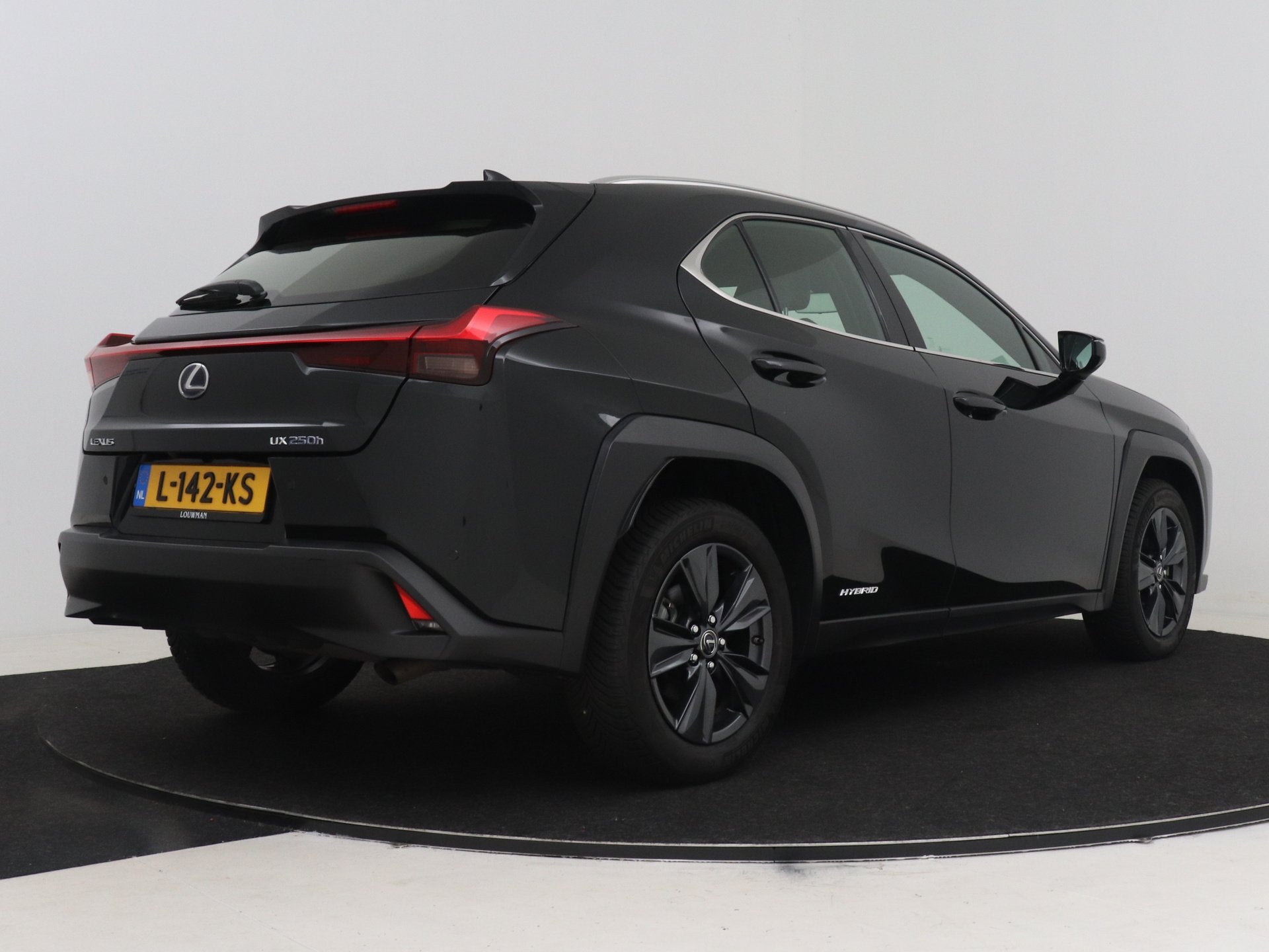 Lexus UX 250h Business Line Pro | Stoel+stuurverwarming | Na, Auto's, Lexus, Stof, Gebruikt, 4 cilinders, Zwart