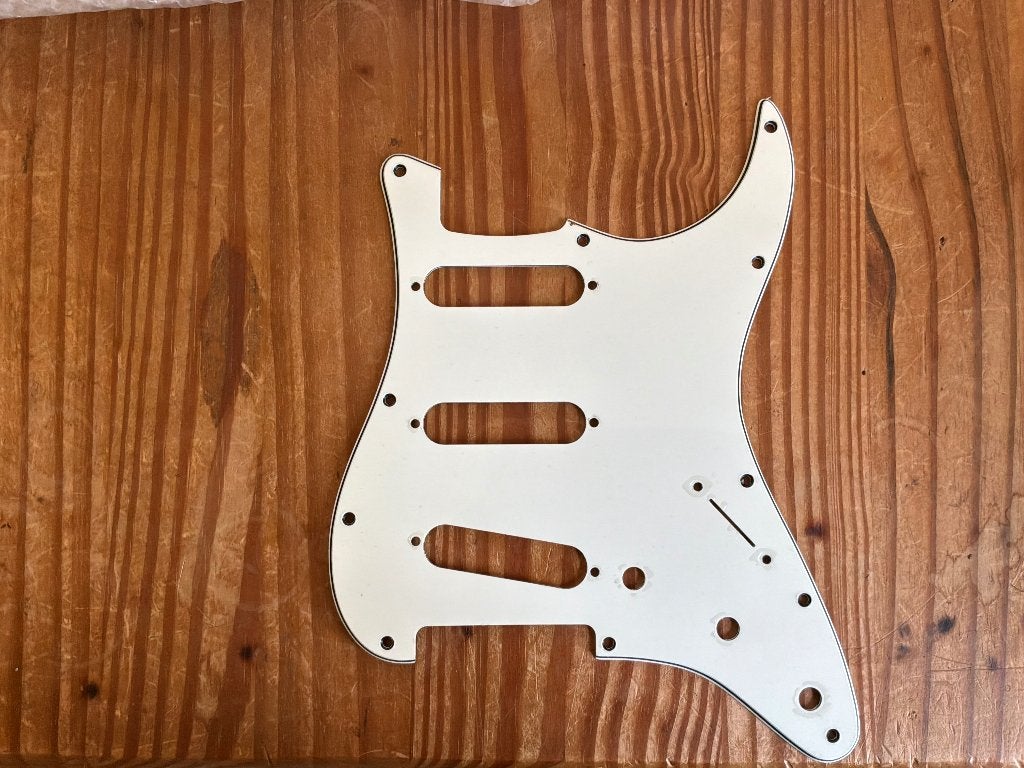 Fender Stratocaster pickguard wit 11 holes, Muziek en Instrumenten, Instrumenten | Onderdelen, Ophalen, Nieuw, Elektrische gitaar