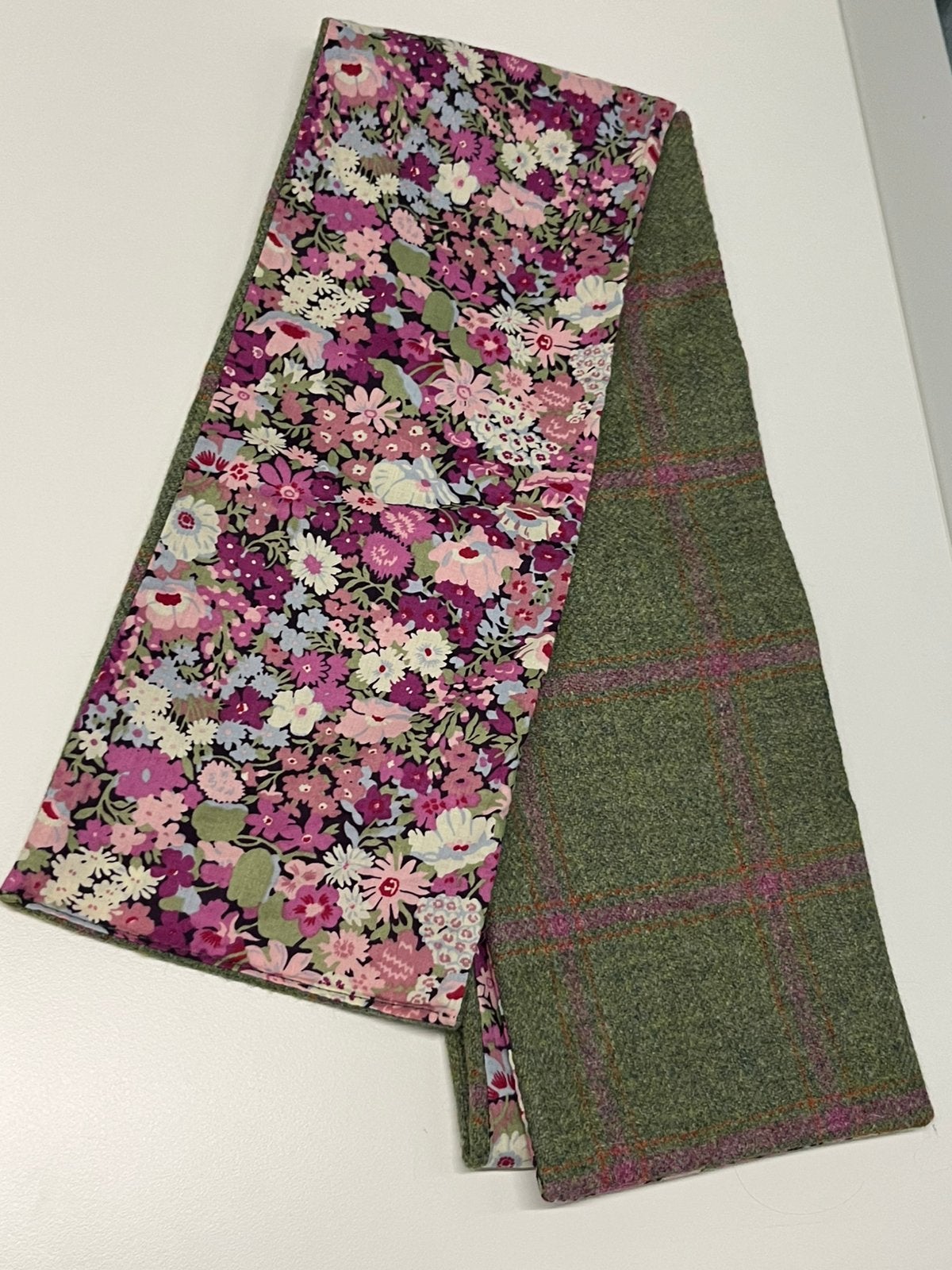 Zijden sjaal Liberty tana lawn met Harris Tweed groen rose, Kleding | Dames, Ophalen of Verzenden, Zo goed als nieuw, Maat 46/48 (XL) of groter