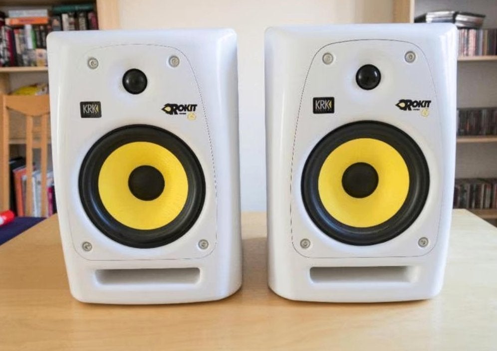 2x KRK Rokit RP6 white wit actieve studio speakers 4 5 6 7 8, Studiomonitor, 120 tot 150 watt, Stofbestendig, Ophalen of Verzenden