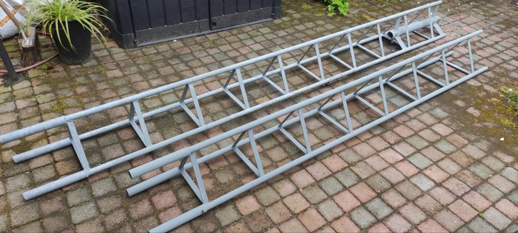 Pyloon mast gegalvaniseerd staal 5,5 mtr (+grondplaat), Ophalen, Mast