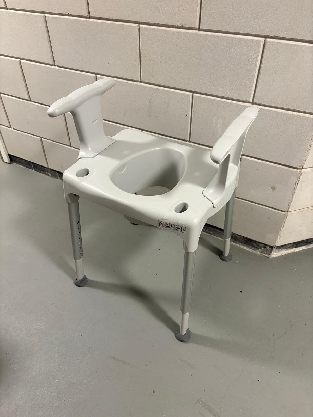 Etac Swift vrijstaande toiletverhoger, Diversen, Ophalen, Zo goed als nieuw