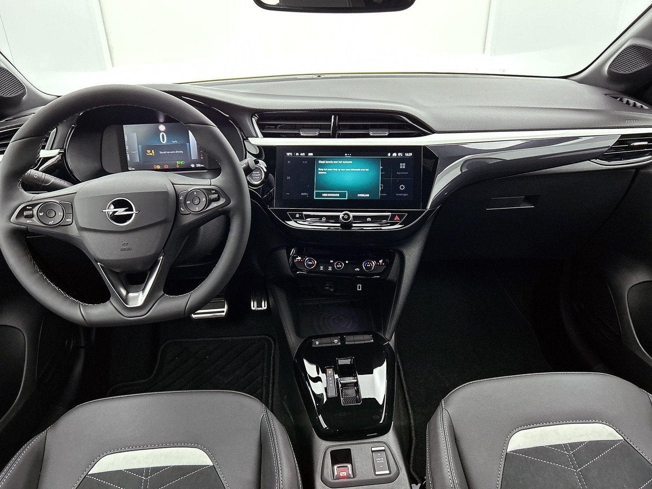 Foto 11 van Opel Corsa 1.2 Turbo Hybrid Ultimate Navigatie | AppleCar Pl