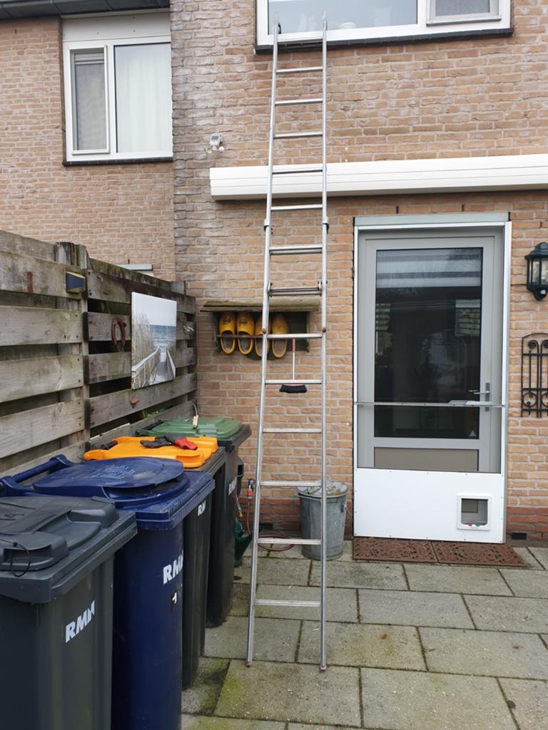 Te huur schuifladder 4 m werkhoogte, Ophalen of Verzenden, Rolsteiger of Kamersteiger, 5 meter of hoger