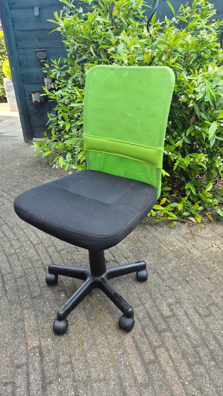 Groen-zwarte bureaustoel op wieltjes, Huis en Inrichting, Bureaustoelen, Ophalen, Gebruikt, Groen, Bureaustoel