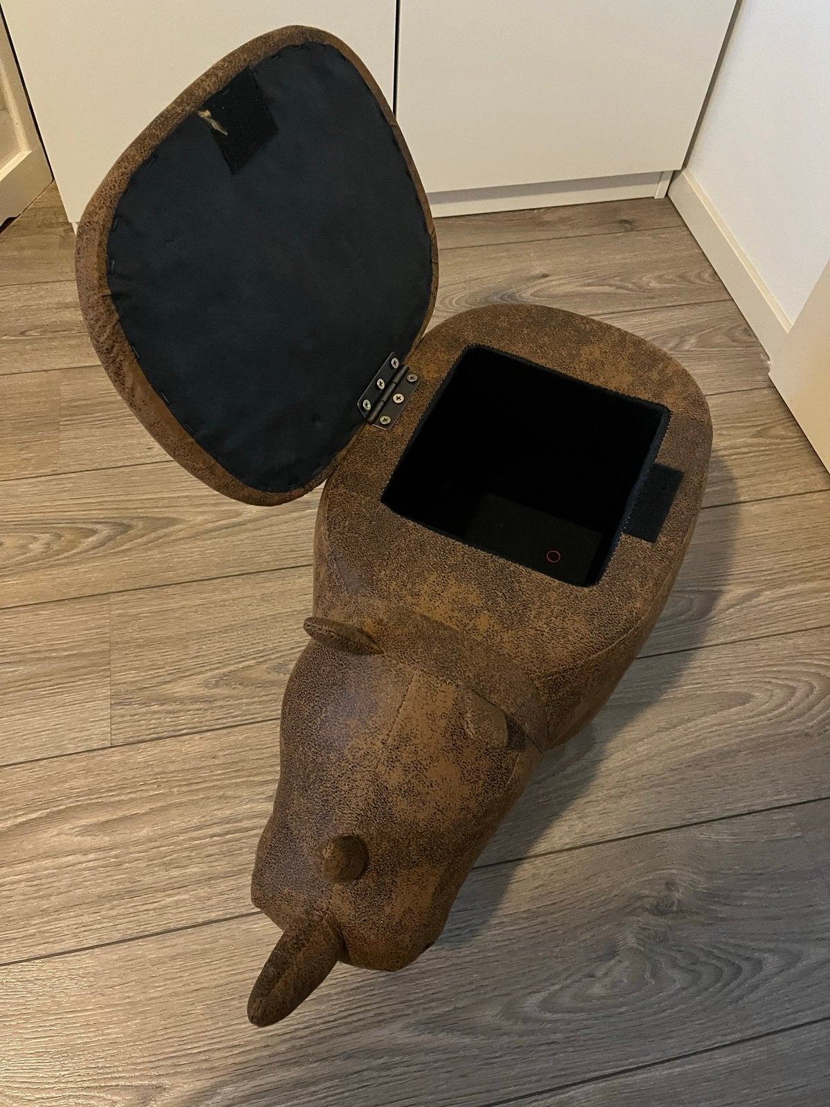 Nijlpaard poef met opbergruimte, Gebruikt, Overige stijlen, Ophalen of Verzenden, Bruin