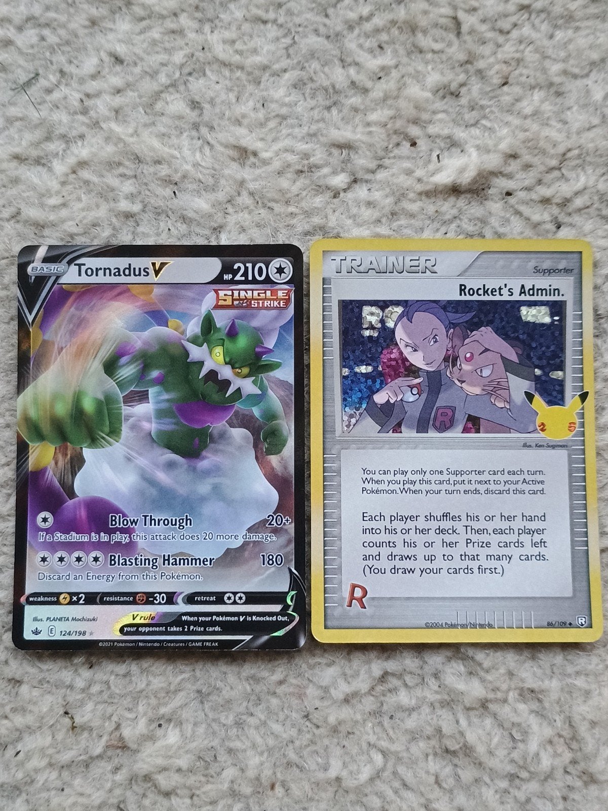 Setje kaarten rocket's admin holo 86/109 tornadus V 124/198, Ophalen of Verzenden, Zo goed als nieuw, Meerdere kaarten, Foil