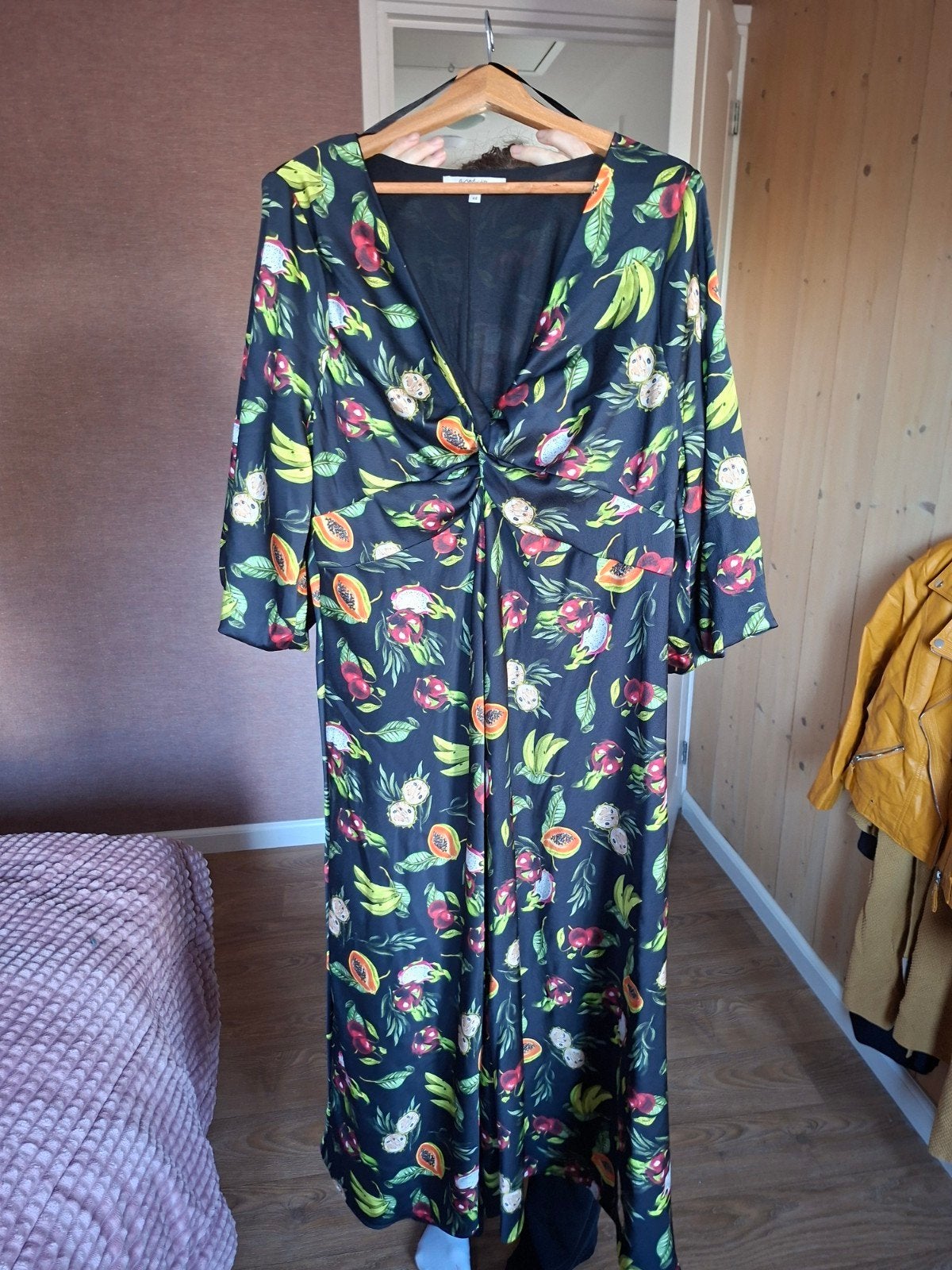 Mooie jurk met fruitprint van Miljuschka, Zwart, Maat 46/48 (XL) of groter, Ophalen of Verzenden, Zo goed als nieuw