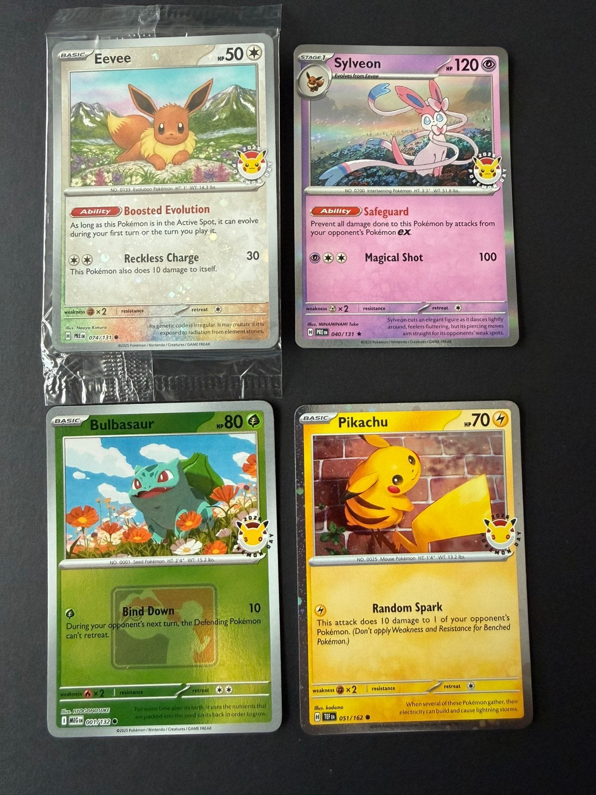 Set pokemon Day stamped 2025 - 2026 4 stuks, Ophalen of Verzenden, Nieuw, Meerdere kaarten